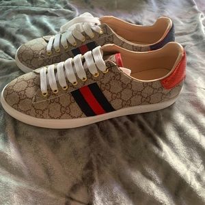 Women Gucci  sneakers ❤️❤️❤️👟